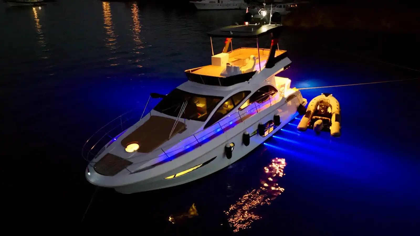 Parti ve Yüzme Turları İçin Göcek’te Özel Yapım Motoryat Sizi Bekliyor! 12
