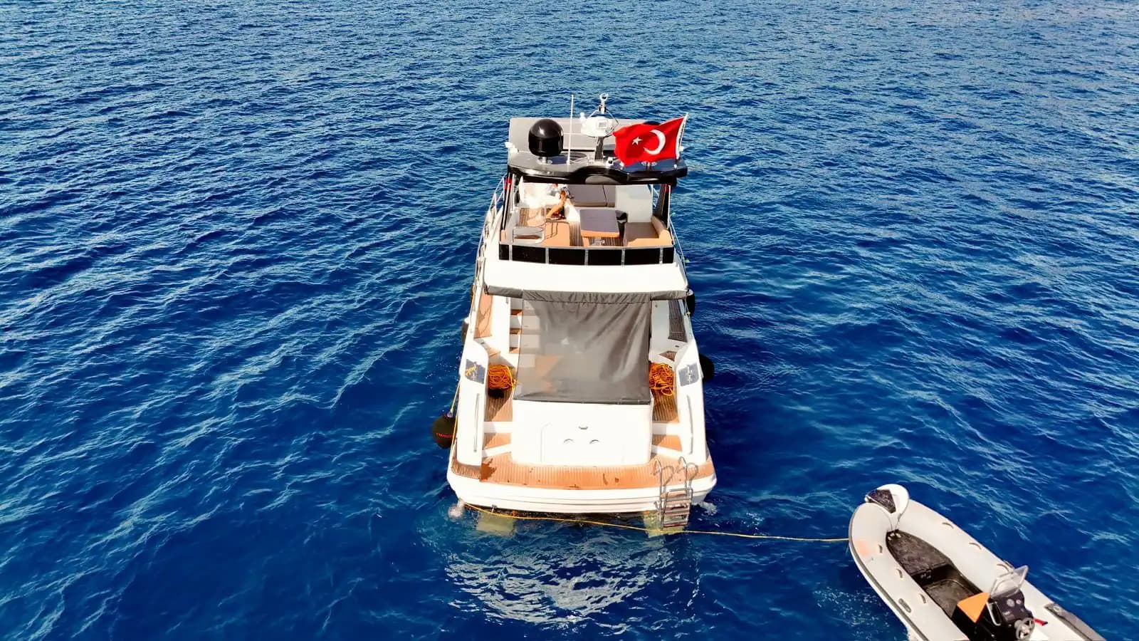 Parti ve Yüzme Turları İçin Göcek’te Özel Yapım Motoryat Sizi Bekliyor! 15