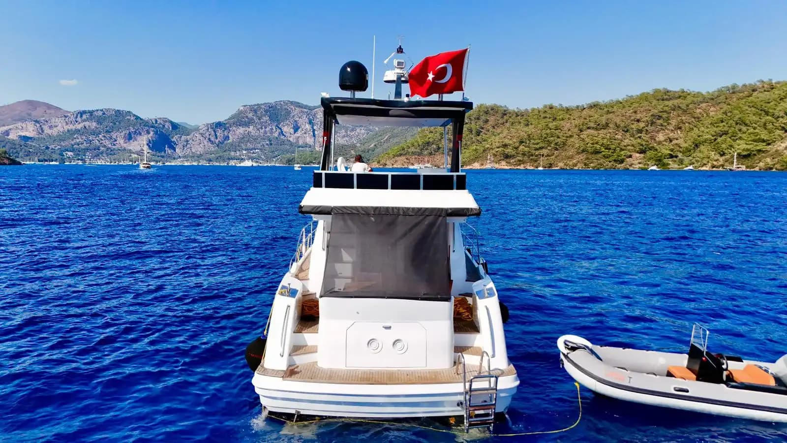 Parti ve Yüzme Turları İçin Göcek’te Özel Yapım Motoryat Sizi Bekliyor! 14