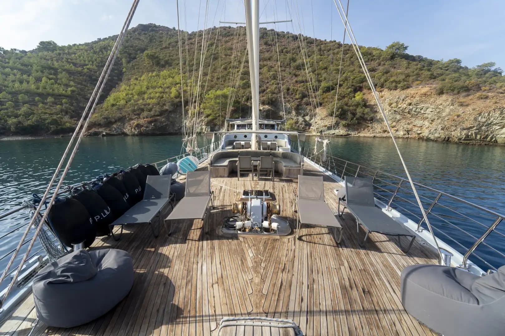 Kalabalık Gruplar İçin İdeal: 36 Metre, 18 Kişilik Lüks Gulet (8 Kabin) 15