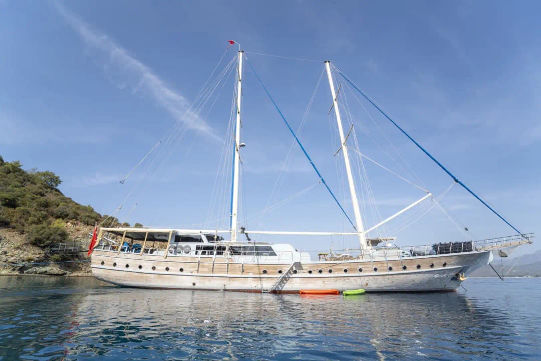 Kalabalık Gruplar İçin İdeal: 36 Metre, 18 Kişilik Lüks Gulet (8 Kabin)
