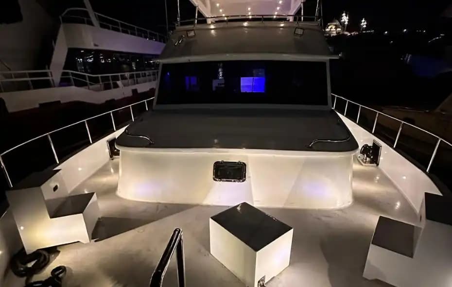 35 Kişilik VIP Motoryat ile Evlilik Tekliflerinden Kutlamalara Unutulmaz Anlar 5