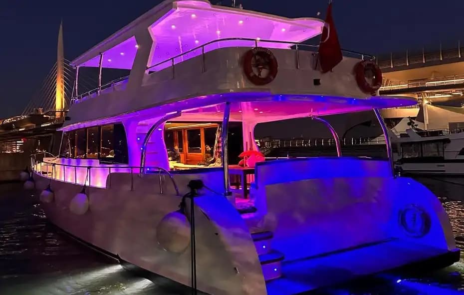 35 Kişilik VIP Motoryat ile Evlilik Tekliflerinden Kutlamalara Unutulmaz Anlar 6