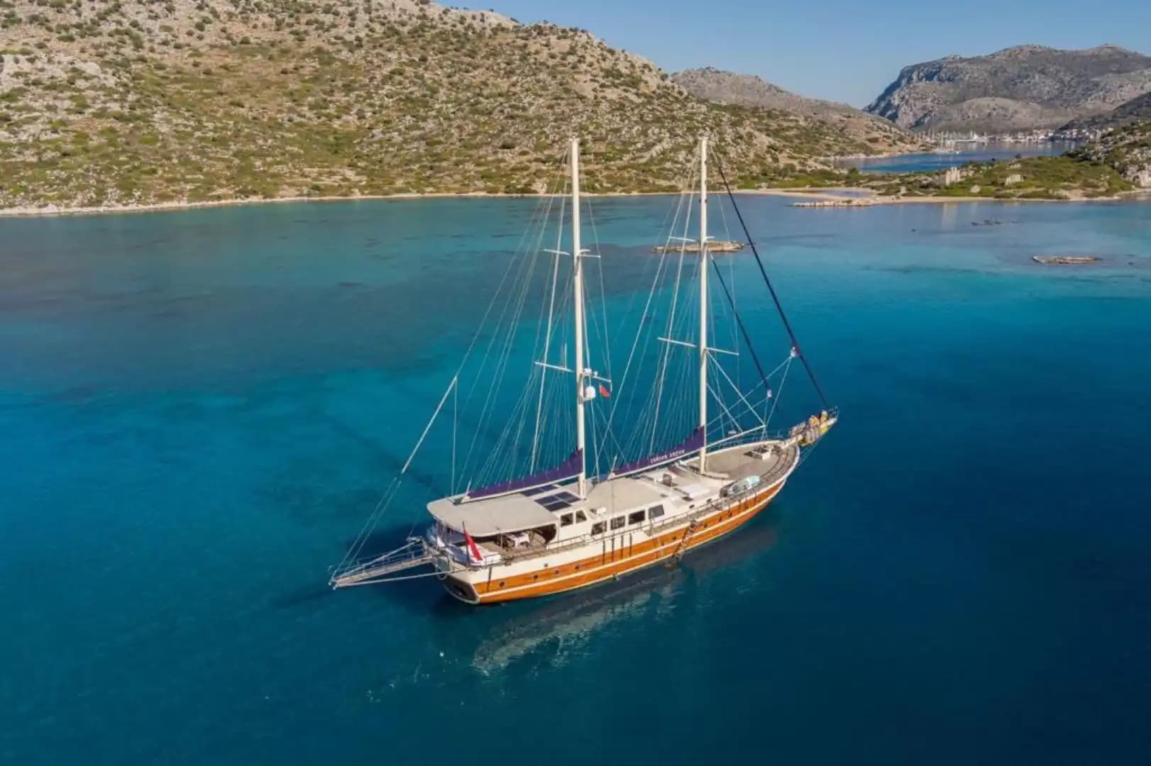 Marmaris'te 7 Metre Genişliğinde, 6 Kabinli Gulet ile Rahat Konaklama 8