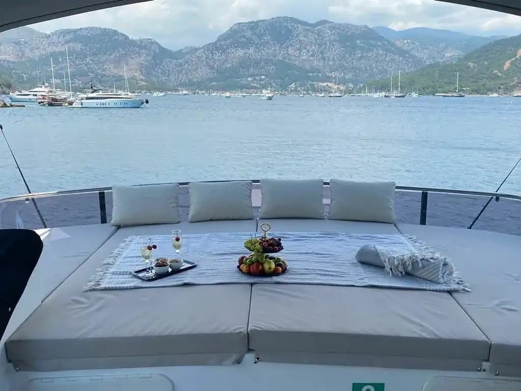 Konaklamalı veya Günlük Motoryat Kiralama ile Göcek'te Unutulmaz Anlar