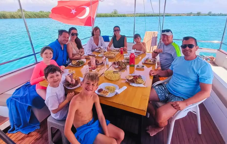 Side'de Lüks ve Eğlenceyi Buluşturan 25 Kişilik Özel Yapım Tekne 9