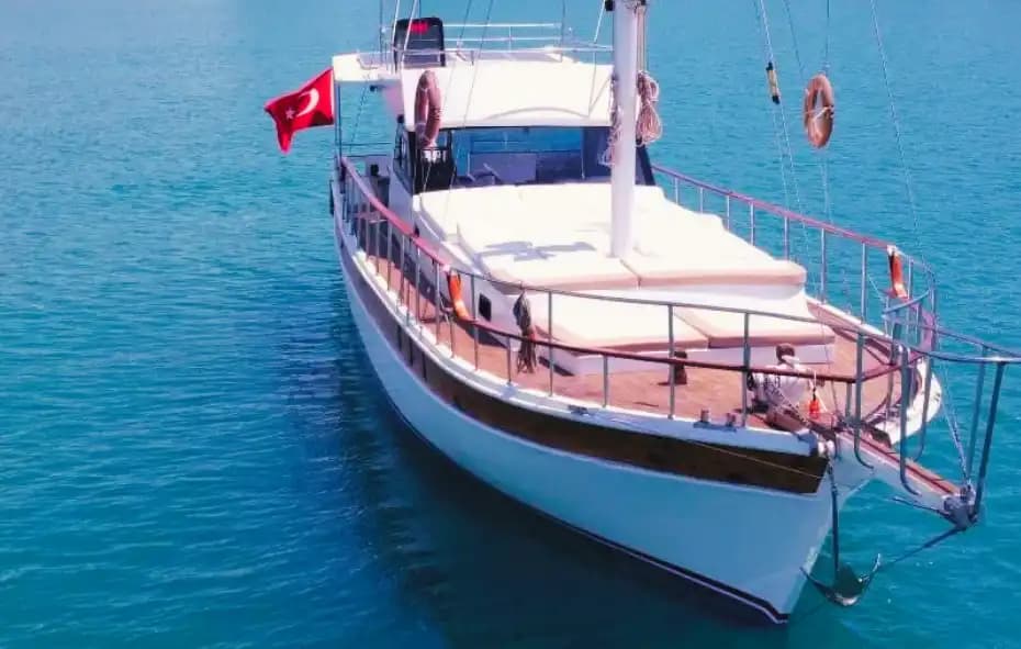 Side'de Lüks ve Eğlenceyi Buluşturan 25 Kişilik Özel Yapım Tekne 6