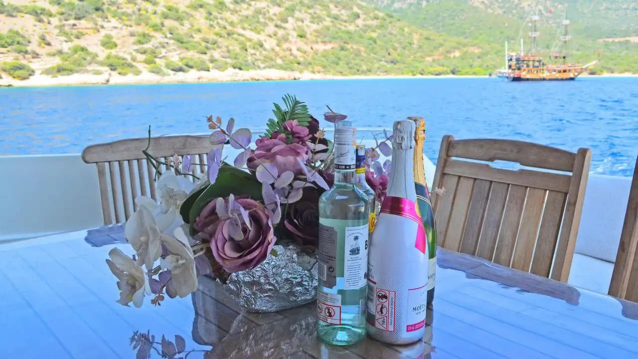 Bodrum’da Lüks ve Güç Bir Arada: Sunseeker Manhattan 62 Motoryat 20 Metre 3 Kabin 8