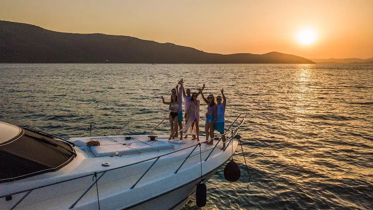 Bodrum’da Lüks ve Güç Bir Arada: Sunseeker Manhattan 62 Motoryat 20 Metre 3 Kabin 7