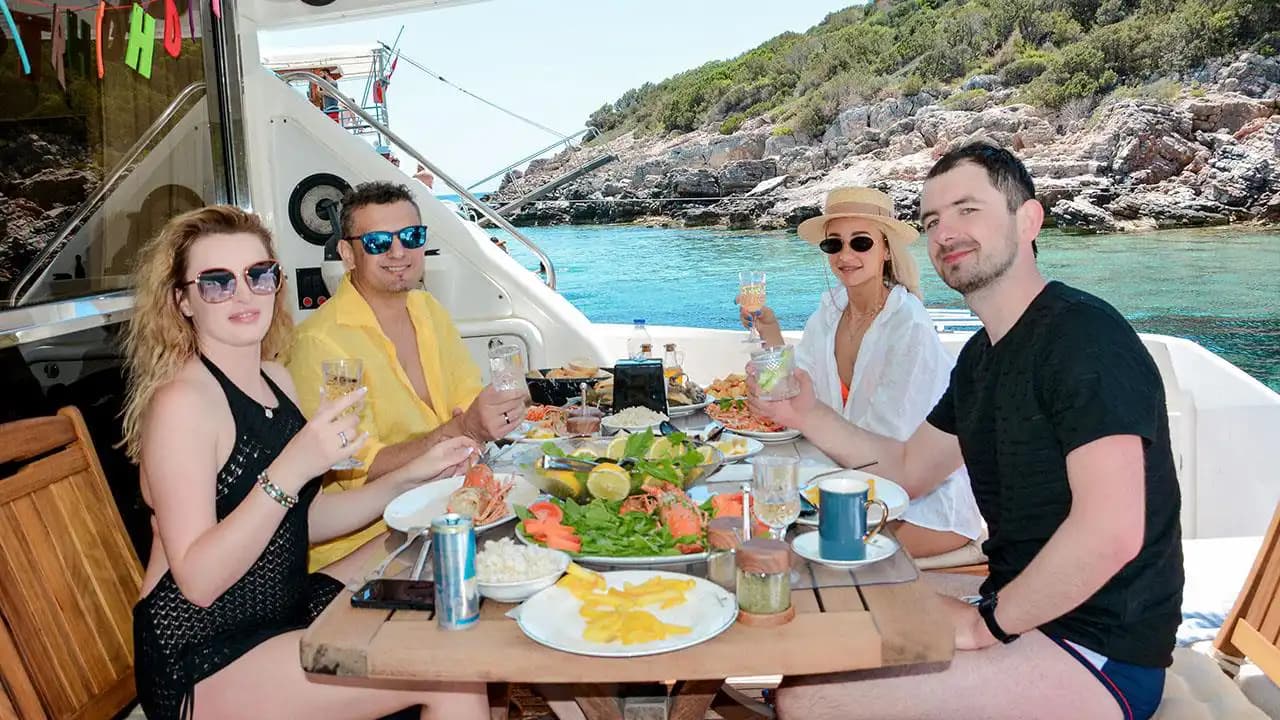 Bodrum’da Lüks ve Güç Bir Arada: Sunseeker Manhattan 62 Motoryat 20 Metre 3 Kabin 4