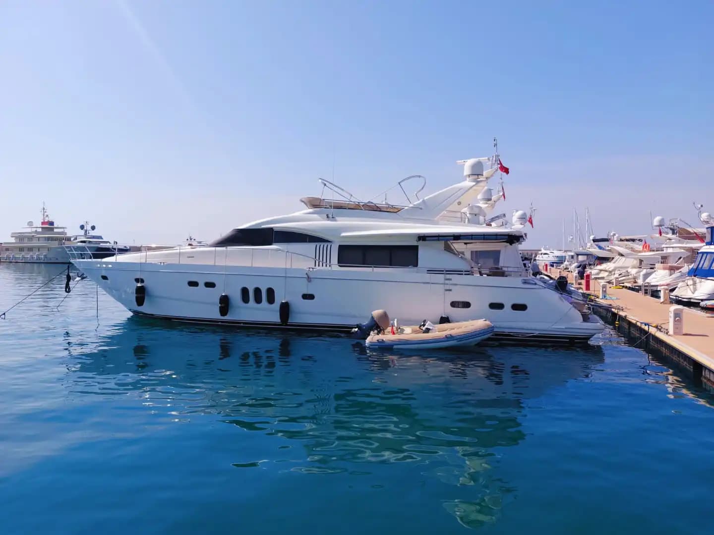 Bodrum’da Etkinliklere Özel, Şık ve Modern Princess Motoryat 2