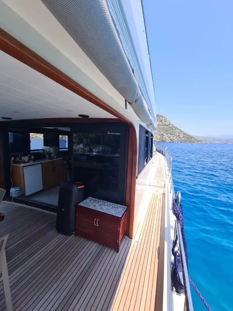 Göcek’in Huzurlu Sularında 3 Kabinli Gulet ile Özel Bir Tatil 7