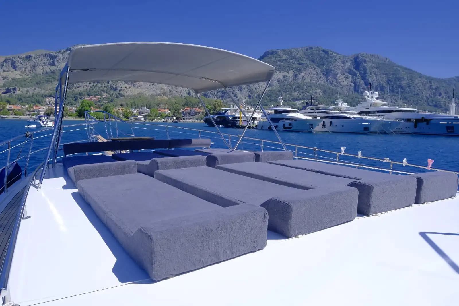 Göcek’in Huzurlu Sularında 3 Kabinli Gulet ile Özel Bir Tatil 9