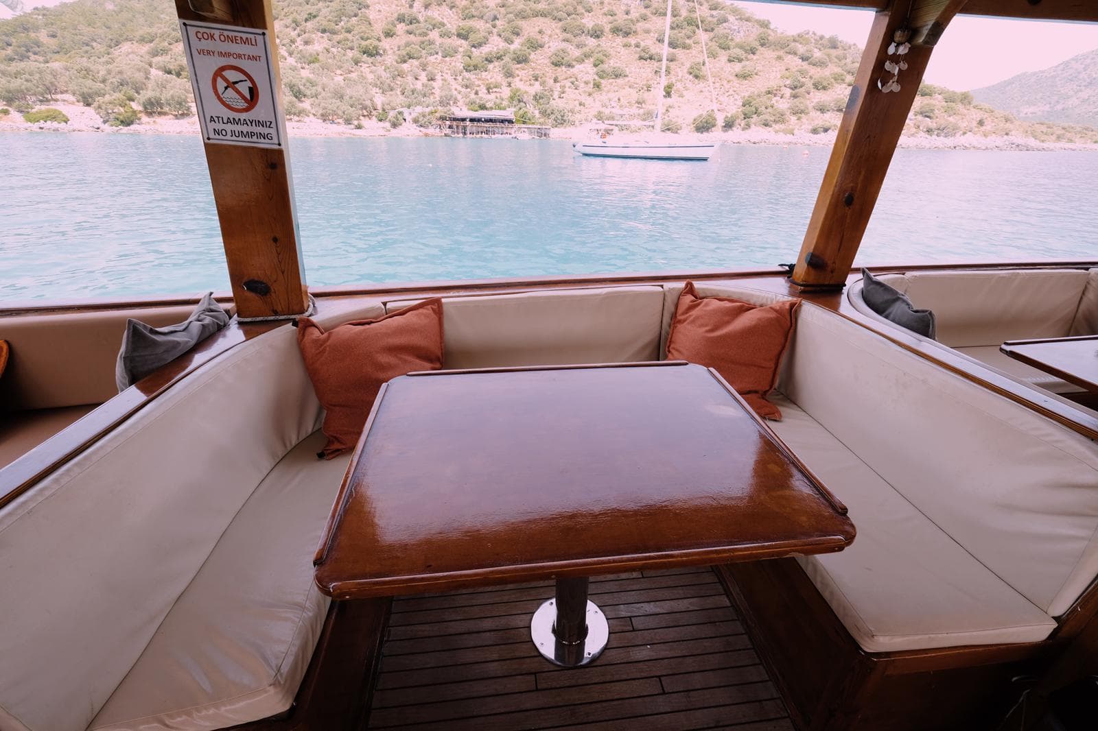 Fethiye'de 14 Metrelik Konforlu Tekne ile Gezi ve Yüzme Keyfi 8