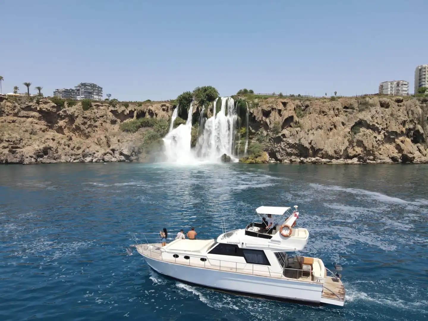 Antalya Kundu’da, 14 Metre Uzunluğunda, 12 Kişilik Özel Yapım Şık ve Modern Tekne 2