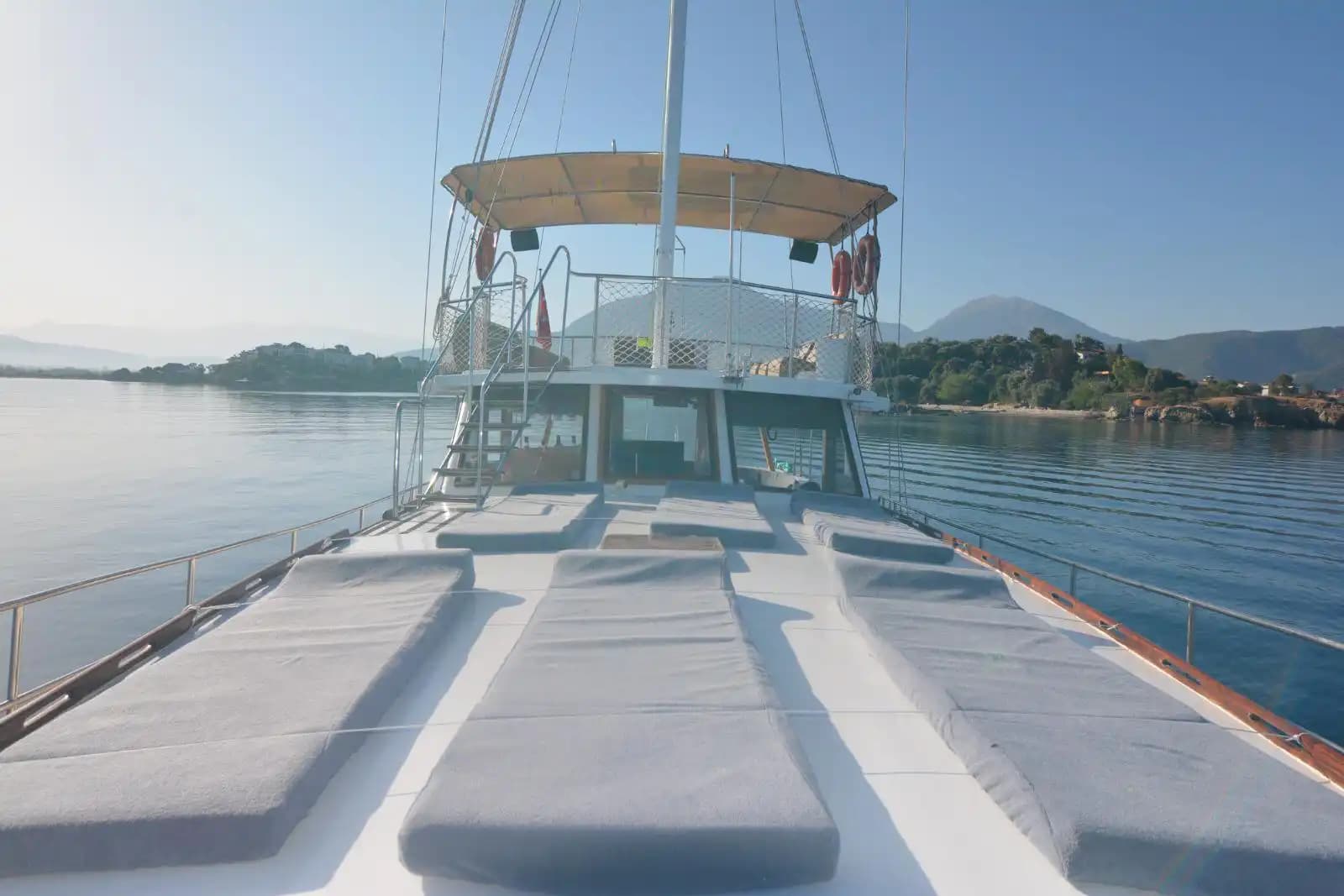 Fethiye’nin Turkuaz Sularında Saatlik ve Günlük Tekne Kiralama 4