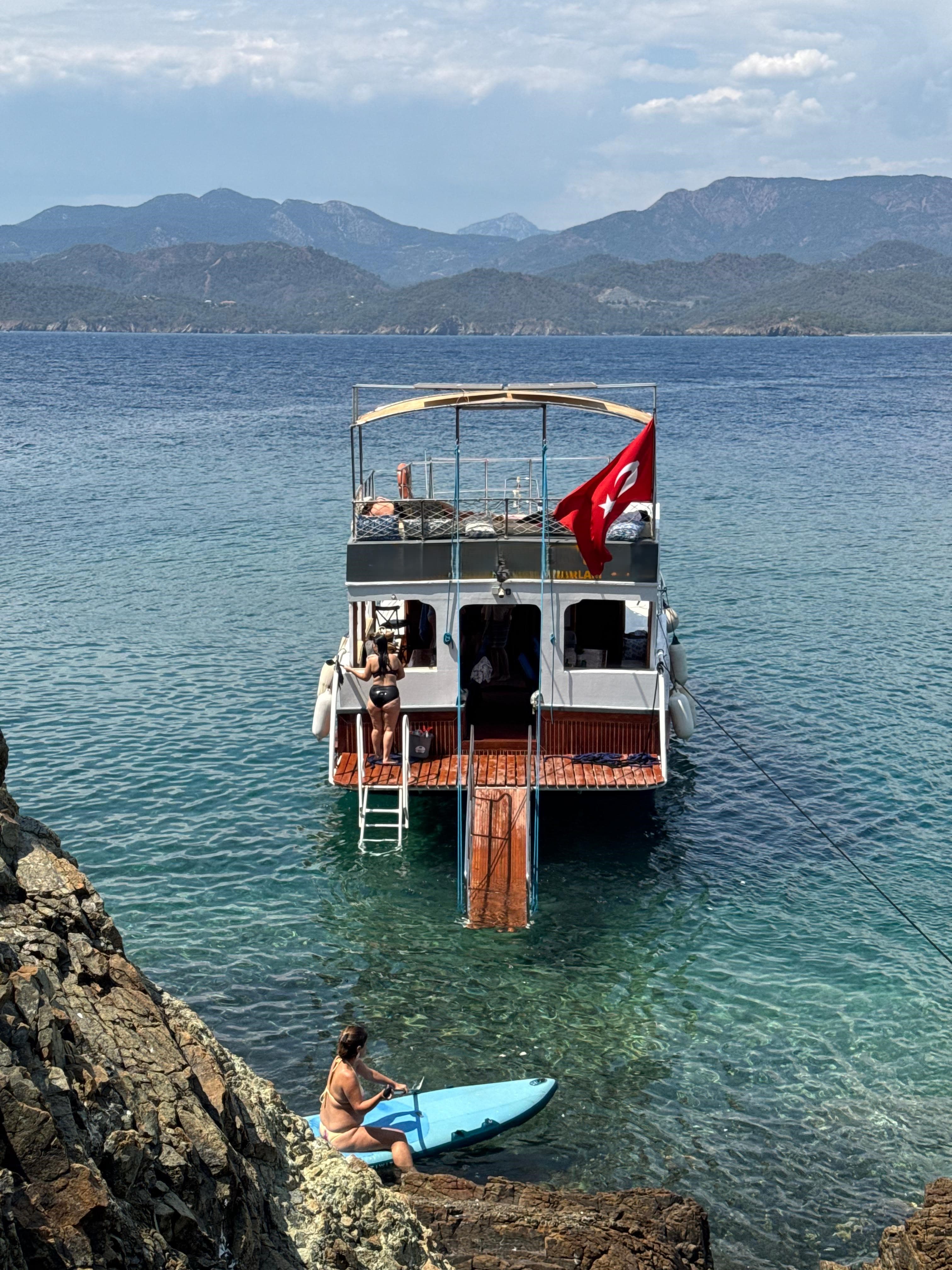 Fethiye'de Evlilik Teklifleri ve Özel Anlar İçin Lüks Günlük Tekne Kiralama 3