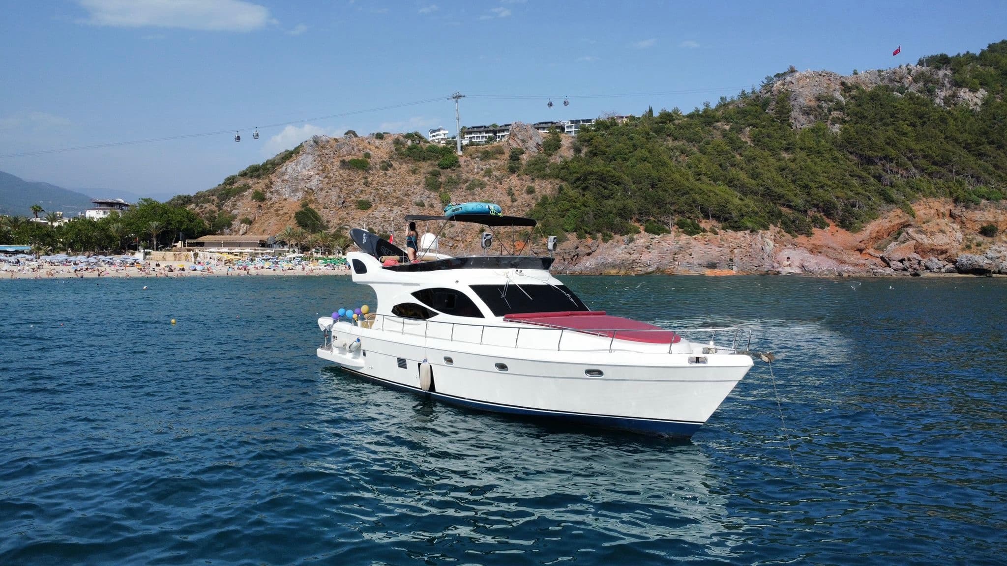 Alanya’da Mavi Yolculuk İçin Özel Tasarımlı Lüks Yat