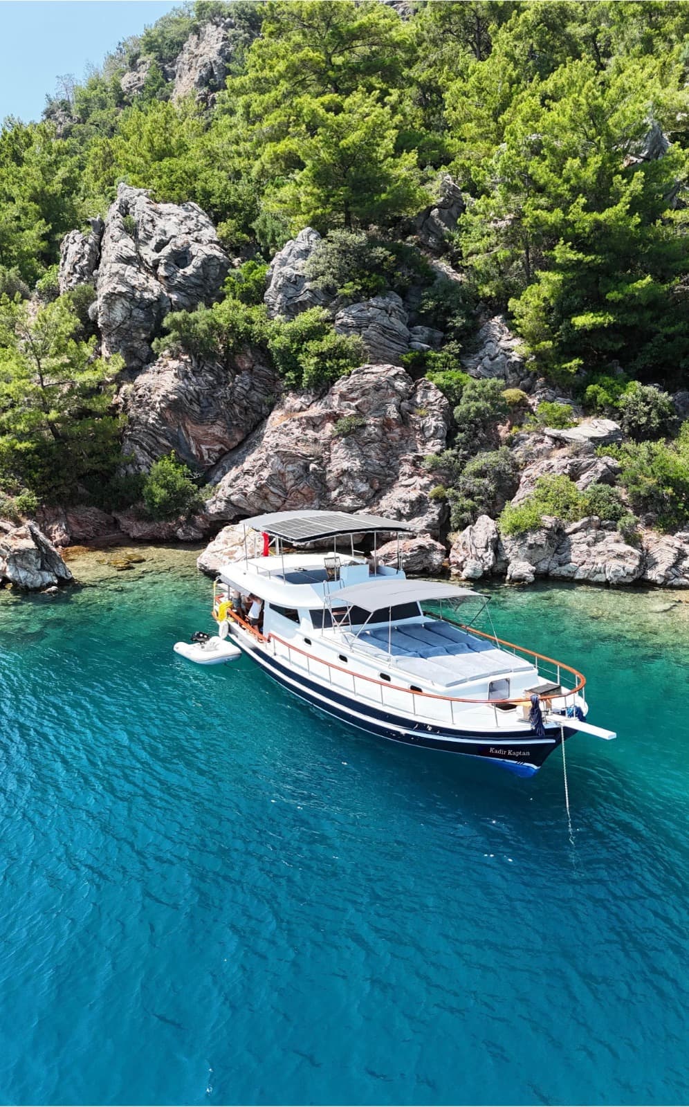 Marmaris'in 15 Metrelik Lüks Teknesi ile 7 Kişilik Unutulmaz Deniz Tatili Deneyimi
