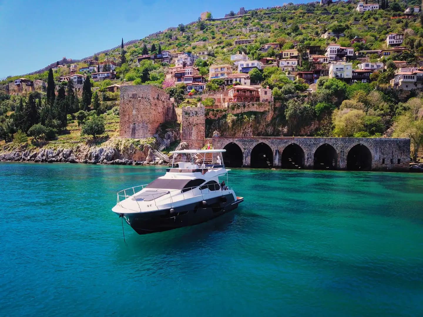 Alanya'da Lüks Bir Tatil, 4 Kabinli, 8 Kişilik Motoryat