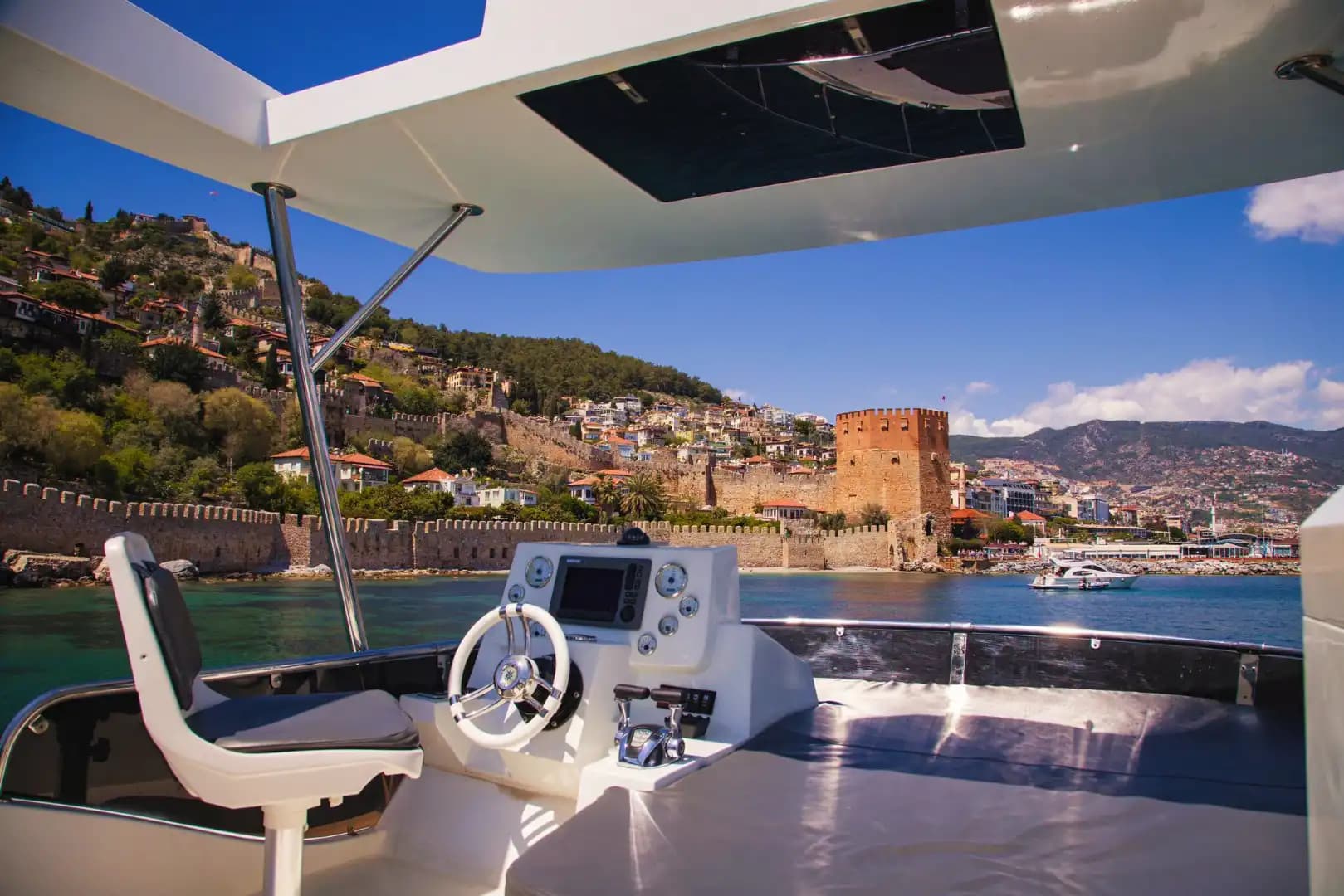 Alanya'da Lüks Bir Tatil, 4 Kabinli, 8 Kişilik Motoryat 15
