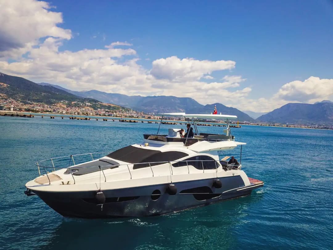 Alanya'da Lüks Bir Tatil, 4 Kabinli, 8 Kişilik Motoryat