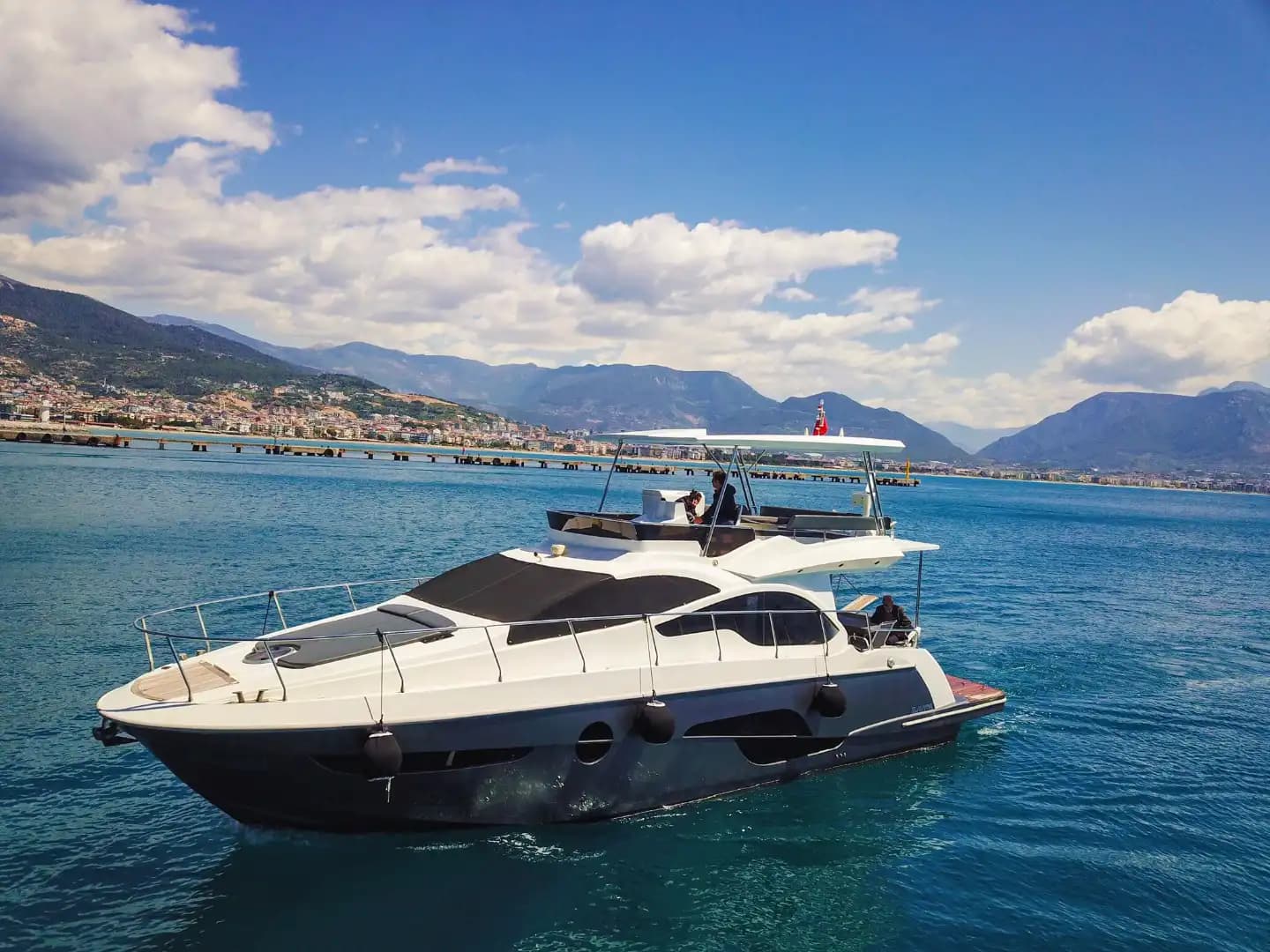 Alanya'da Lüks Bir Tatil, 4 Kabinli, 8 Kişilik Motoryat