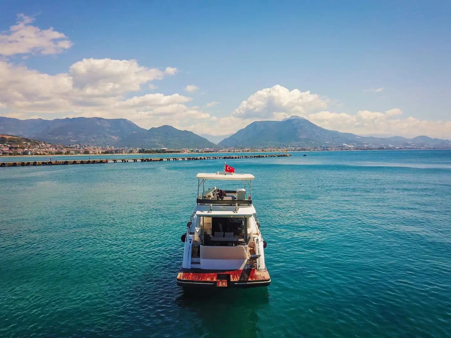 Alanya'da Lüks Bir Tatil, 4 Kabinli, 8 Kişilik Motoryat 12