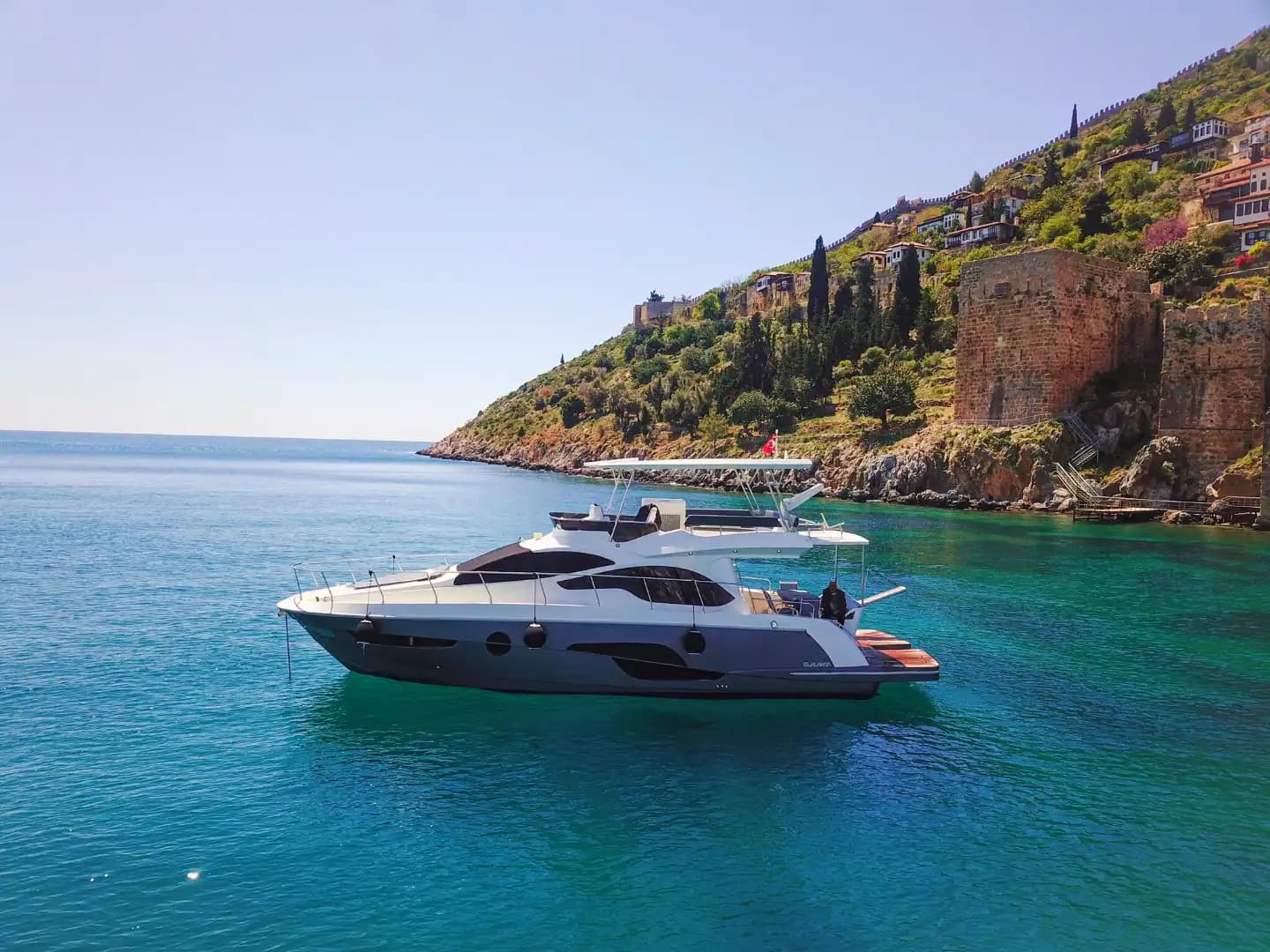 Alanya'da Lüks Bir Tatil, 4 Kabinli, 8 Kişilik Motoryat