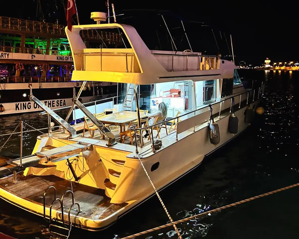 Alanya'da Kalabalık Gruplar İçin 19 Metrelik, Konforlu Gezi Teknesi 4