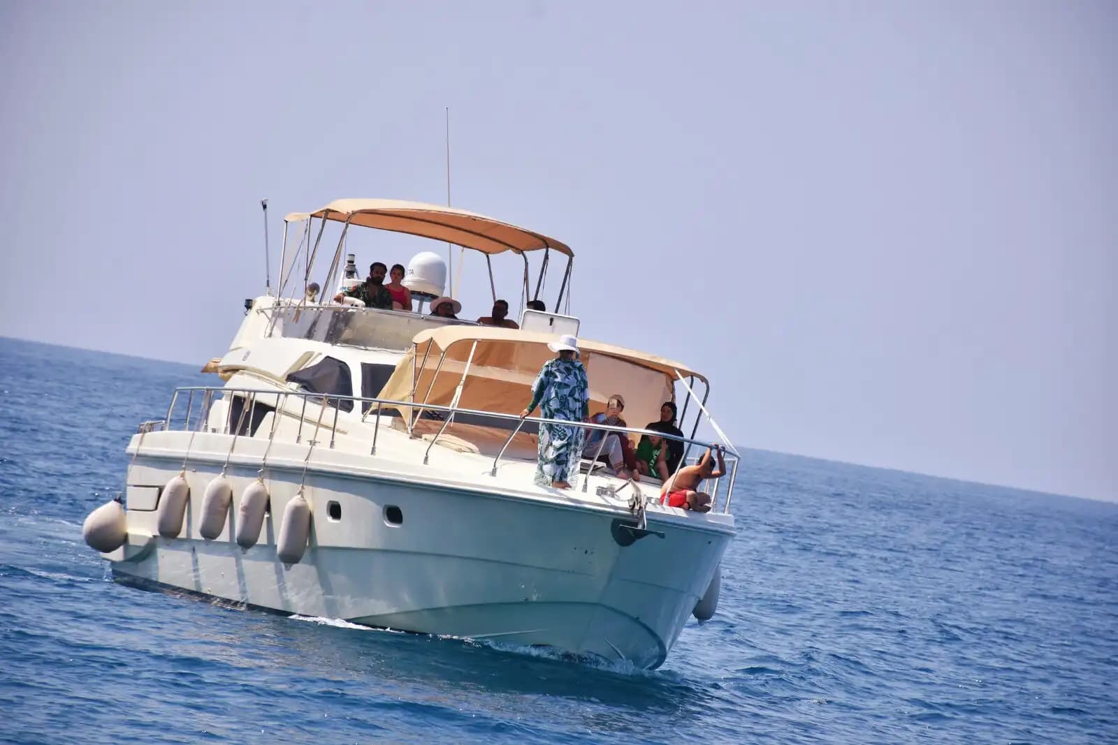 Alanya'da 3 Kabinli, 6 Kişilik Konforlu Motoryat ile Mavi Yolculuk 9