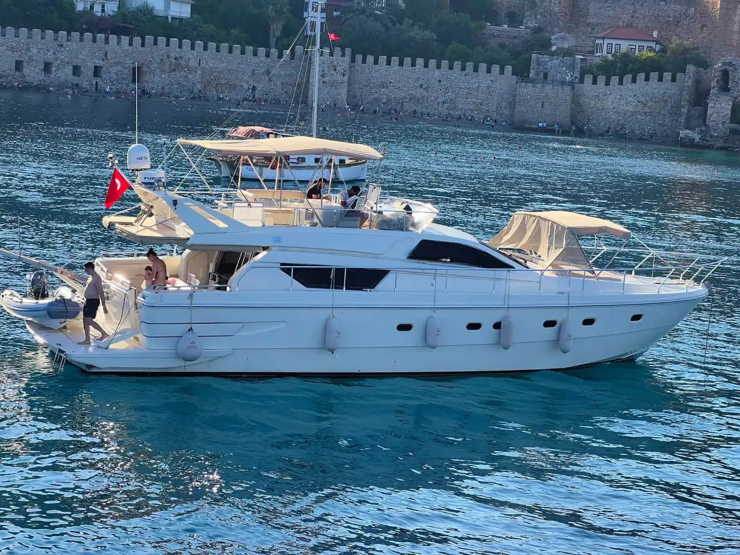 Alanya'da 3 Kabinli, 6 Kişilik Konforlu Motoryat ile Mavi Yolculuk 7