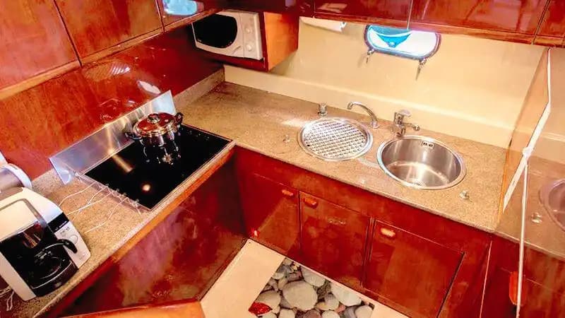 Alanya'da 3 Kabinli, 6 Kişilik Konforlu Motoryat ile Mavi Yolculuk 13