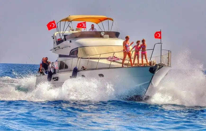 Alanya’da 17 Metrelik 3 Kabinli Muhteşem Konforlu Gulet ile Özel Deneyim