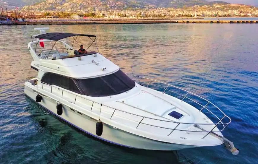 Alanya'nın Büyüleyici Maviliklerine Eşsiz Deneyim İçin Özel Tekne