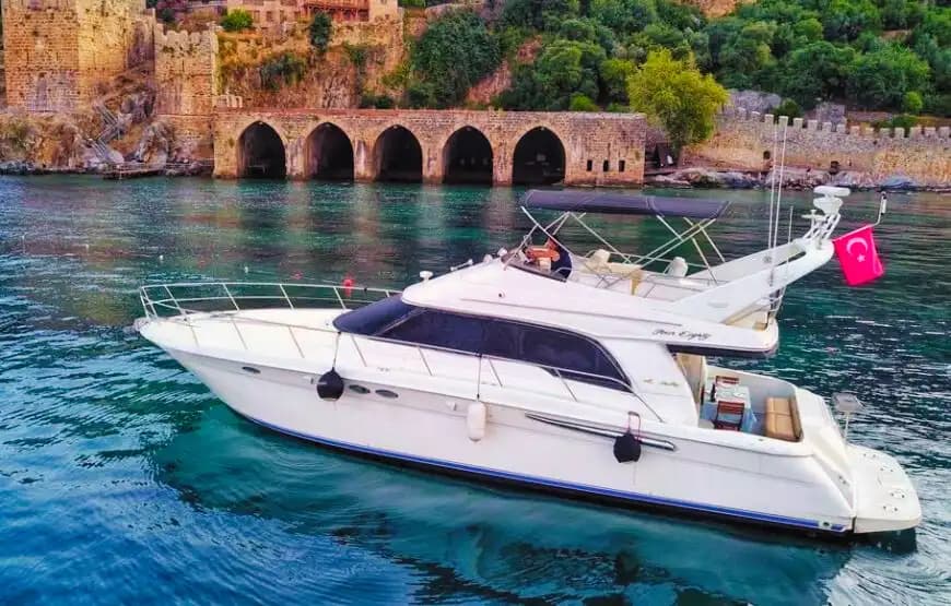 Alanya'nın Büyüleyici Maviliklerine Eşsiz Deneyim İçin Özel Tekne 9