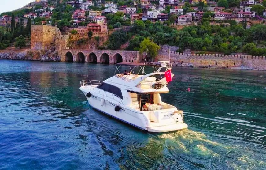 Alanya'nın Büyüleyici Maviliklerine Eşsiz Deneyim İçin Özel Tekne 10