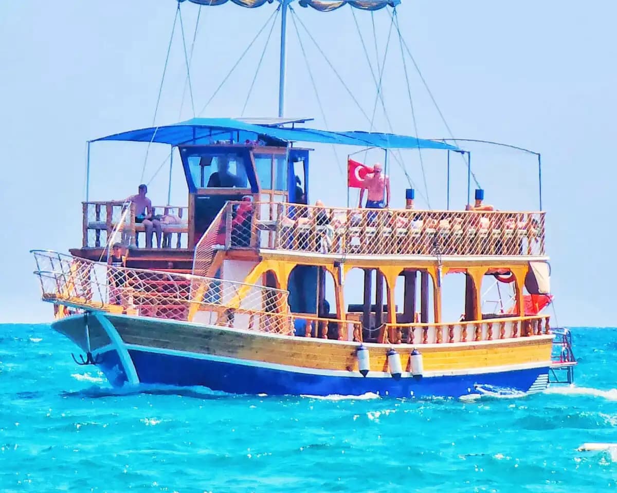 Antalya Kundu'da Düden Şelalesi Rotasıyla, Yemekli Özel Gezi Teknesi - Yatta Kurumsal Toplantı