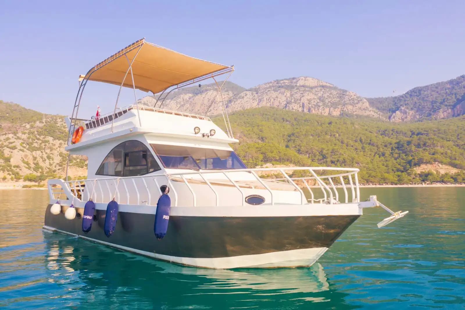 Antalya’nın Turkuaz Sularını Özel Keşfedebileceğiniz 10 Kişilik Ekonomik Yat 7