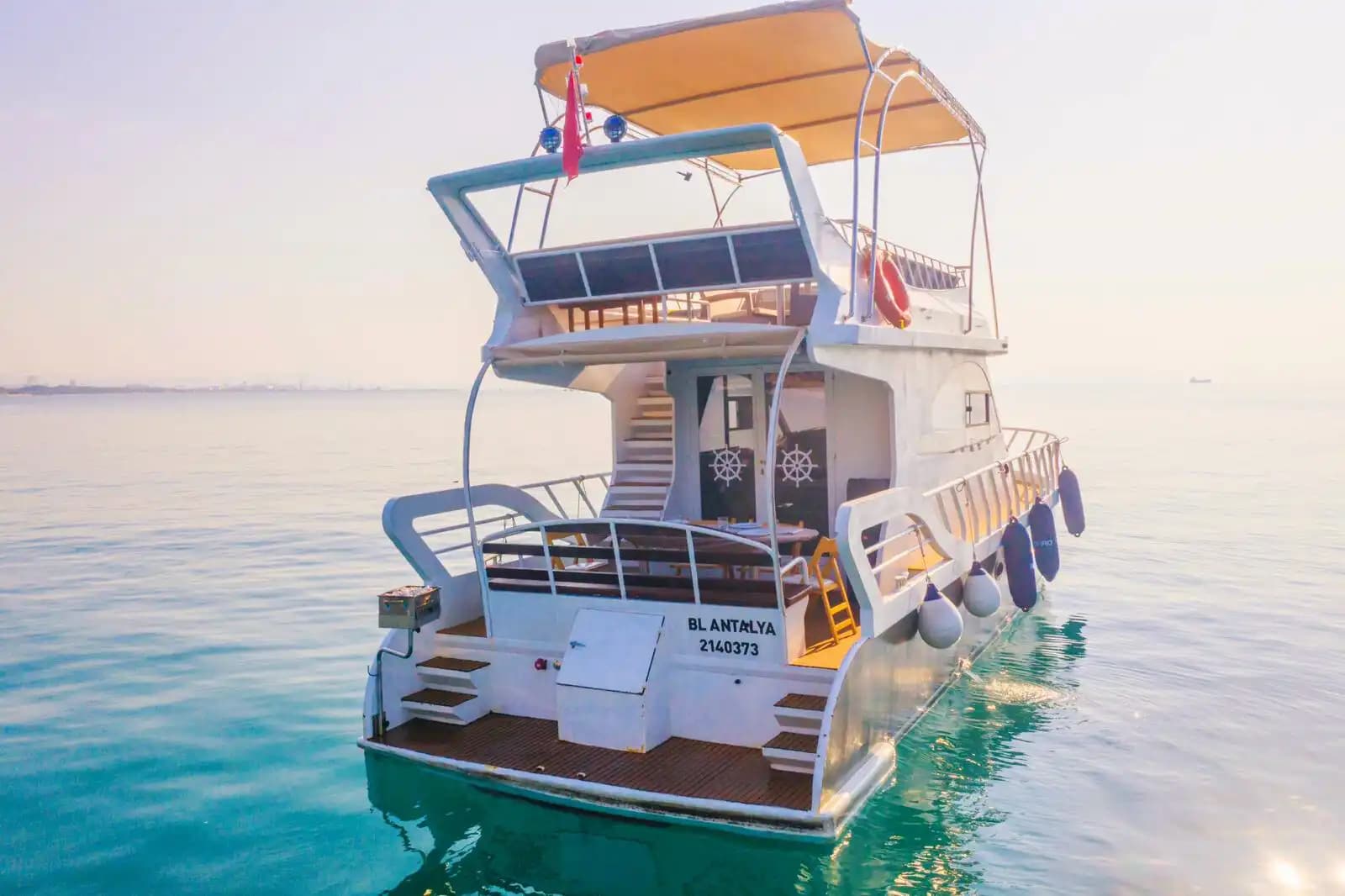 Antalya’nın Turkuaz Sularını Özel Keşfedebileceğiniz 10 Kişilik Ekonomik Yat 8
