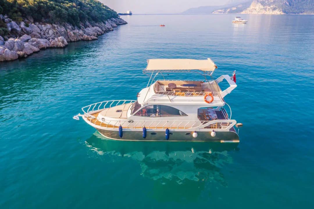 Antalya’nın Turkuaz Sularını Özel Keşfedebileceğiniz 10 Kişilik Ekonomik Yat