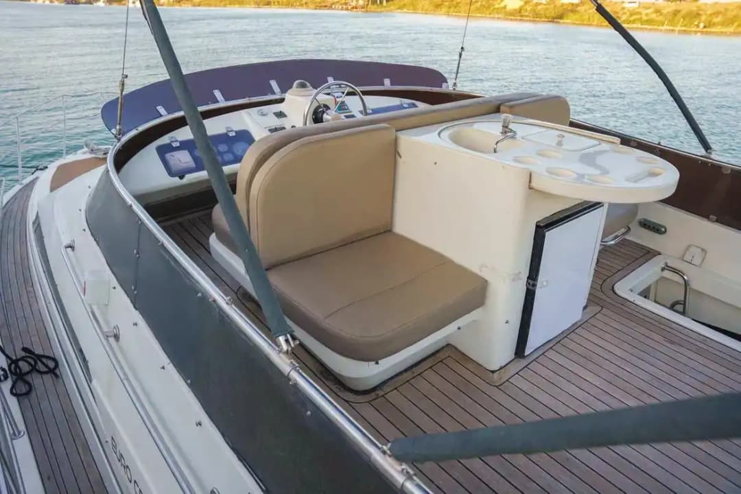 Antalya'da Euro Craft Marka Motoryat ile Özel Mavi Tur: 2 Kabinli, 14 Metrelik Keyifli Yolculuk