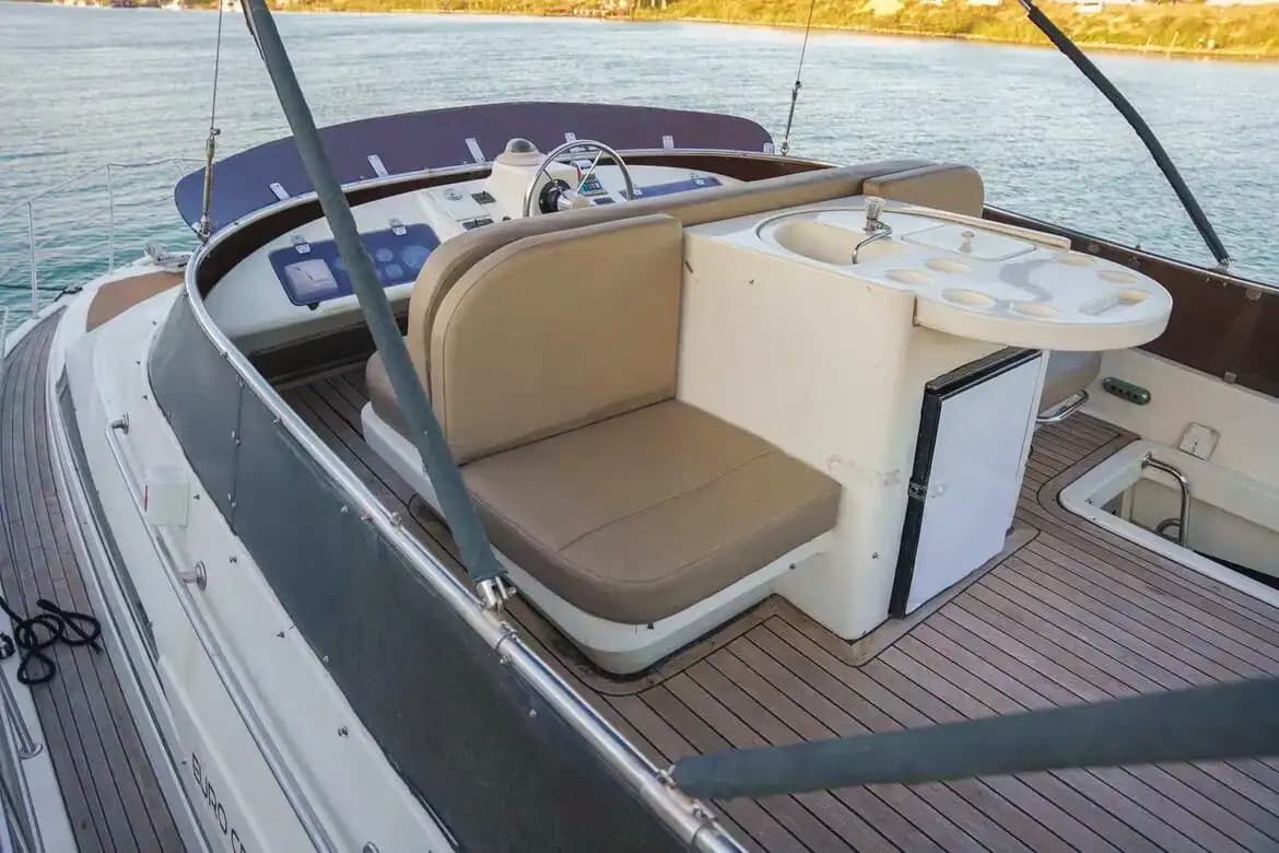 Antalya'da Euro Craft Marka Motoryat ile Özel Mavi Tur: 2 Kabinli, 14 Metrelik Keyifli Yolculuk