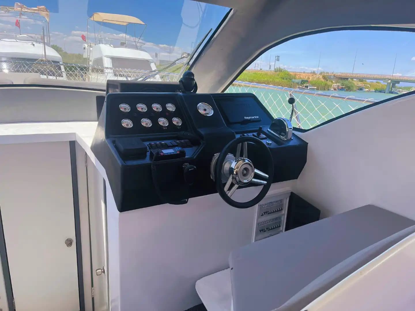 Antalya'da Günübirlik Özel Yapım Motoryat: 13 Metre 10 Kişiye Kadar 9