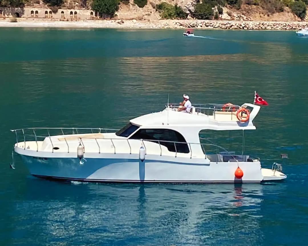 Antalya Çıkışlı Özel Yapım Tekne ile Konforlu ve Eğlence Dolu Mavi Yolculuk