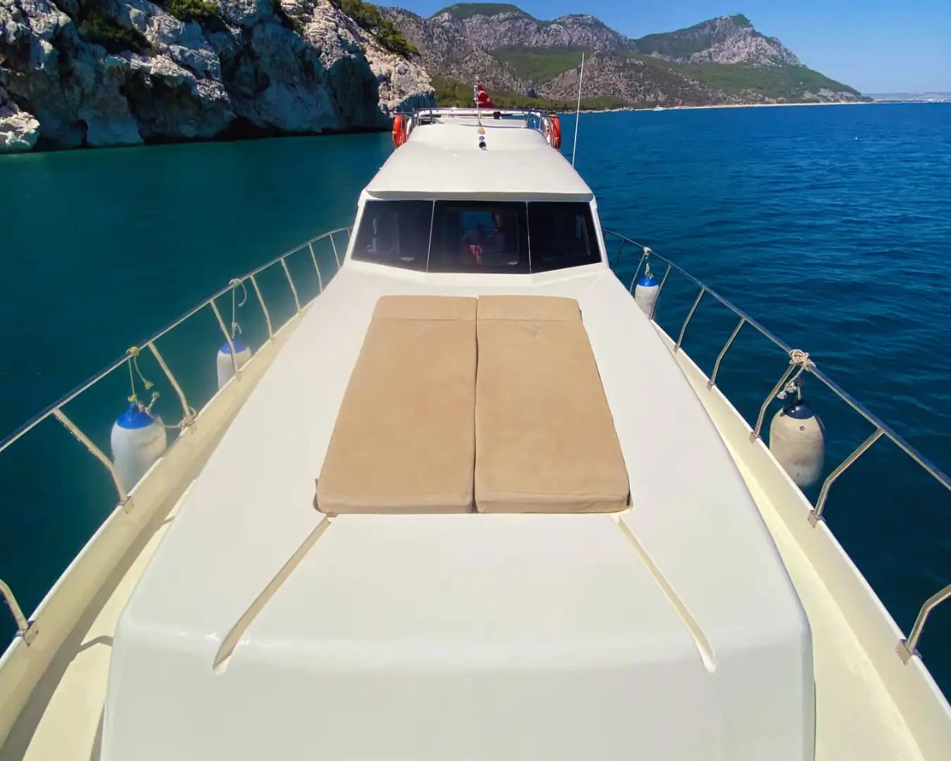Antalya Çıkışlı Özel Yapım Tekne ile Konforlu ve Eğlence Dolu Mavi Yolculuk 8