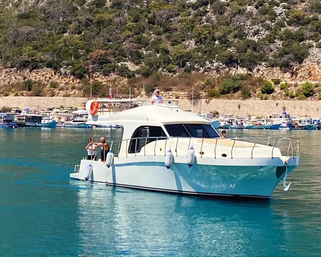 Antalya Çıkışlı Özel Yapım Tekne ile Konforlu ve Eğlence Dolu Mavi Yolculuk