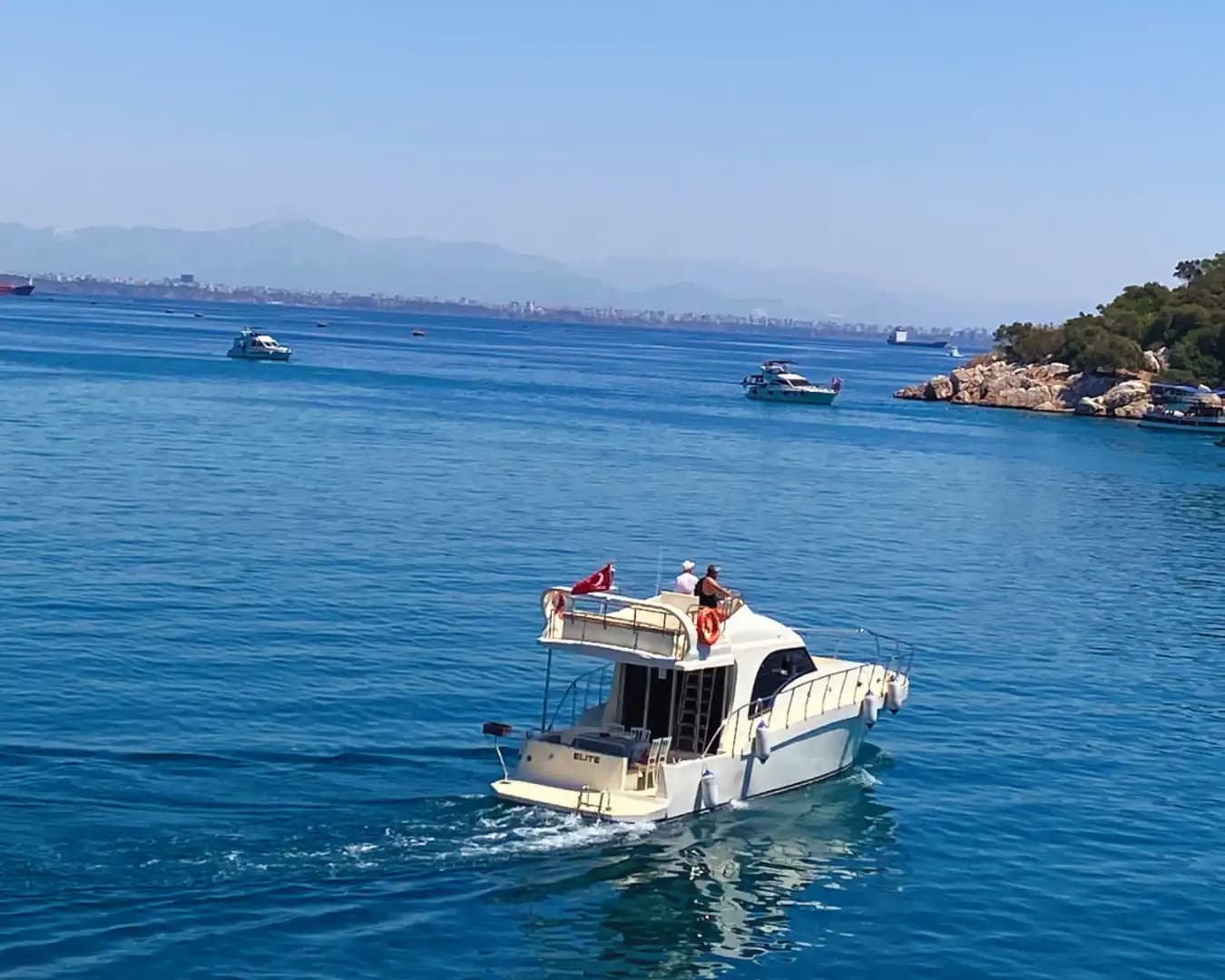 Antalya Çıkışlı Özel Yapım Tekne ile Konforlu ve Eğlence Dolu Mavi Yolculuk 7