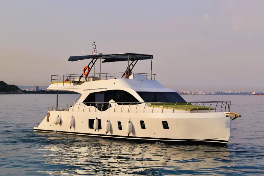 Antalya'da Özel Yapım Günübirlik veya Saatlik 19 Metre Motoryat