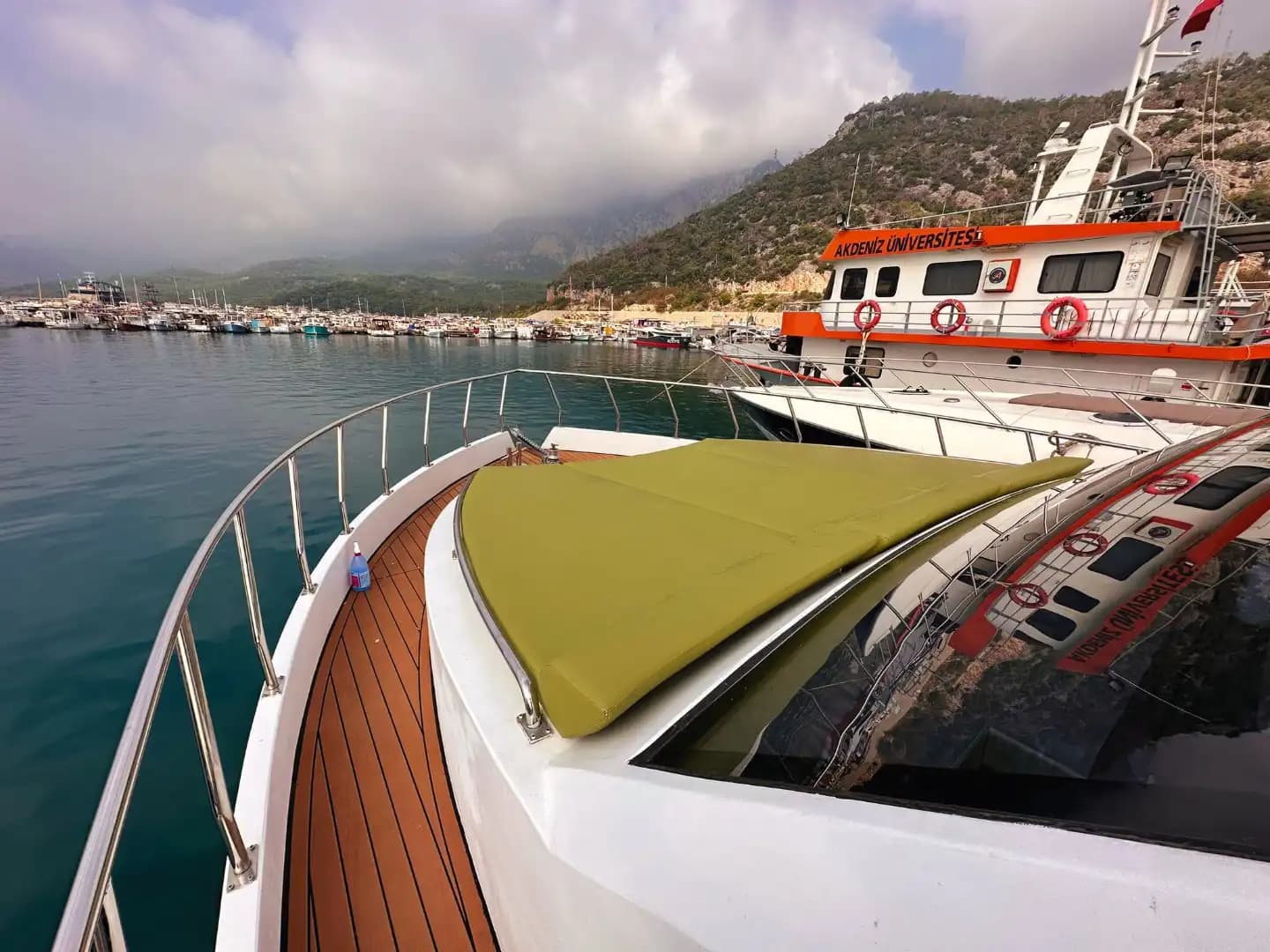 Antalya'da Özel Yapım Günübirlik veya Saatlik 19 Metre Motoryat 10